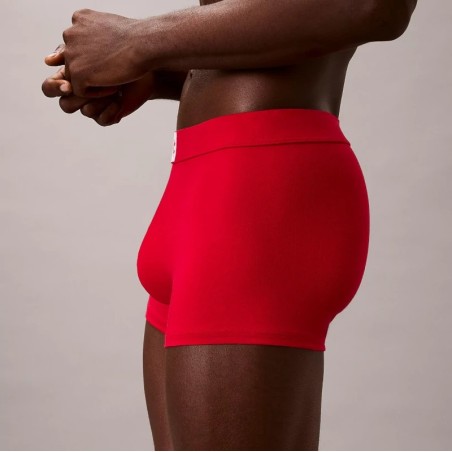 Calzoncillos calvin klein boxer de algodón. Es de color rojo - vista de perfil