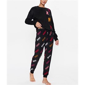 Los Pijamas DKNY que Redefinen el Descanso