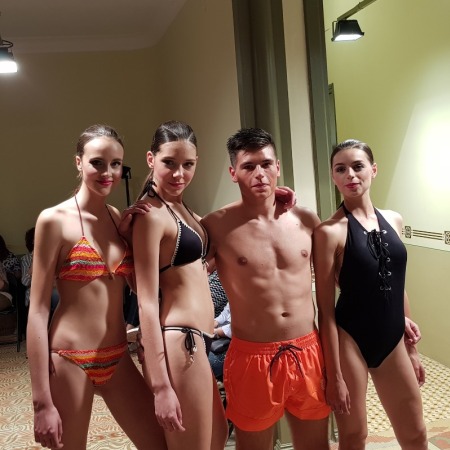 Desfile de moda de Baño y moda íntima en la tienda Bonet